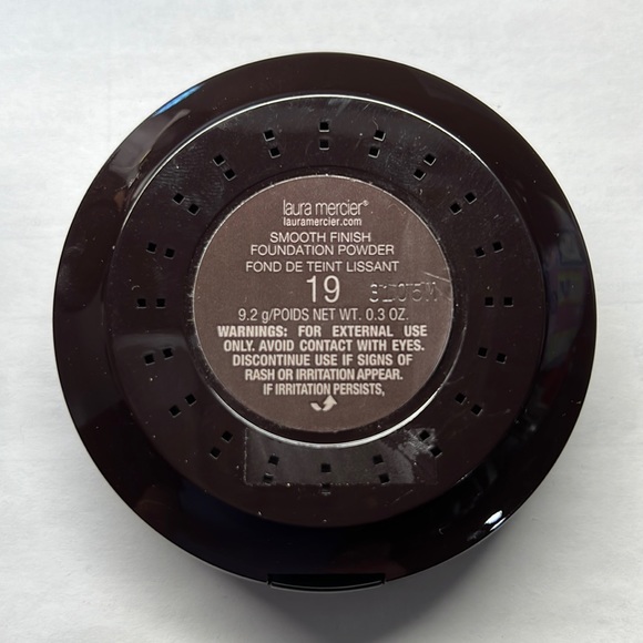 Laura Mercier smooth finish foundation powder - Picture 5 of 7